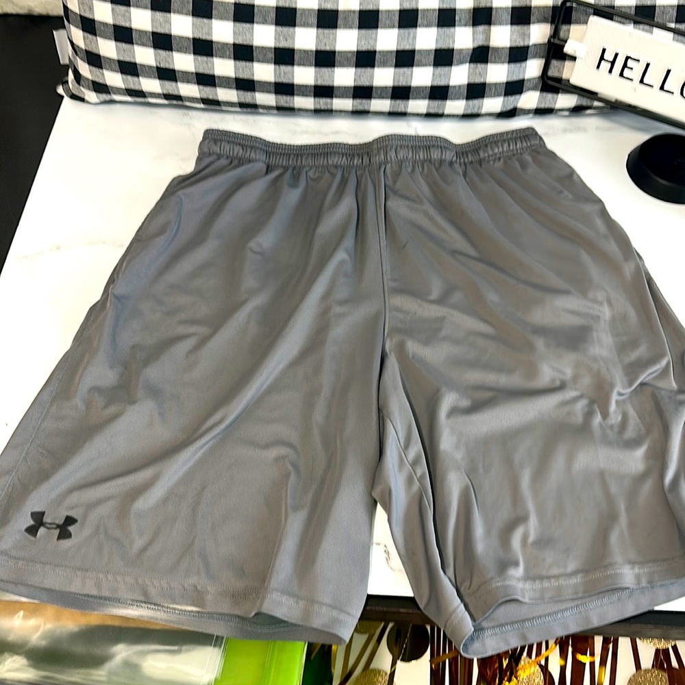 Men’s Grey Under Armour Athletic Shorts  Size XL Very good condition